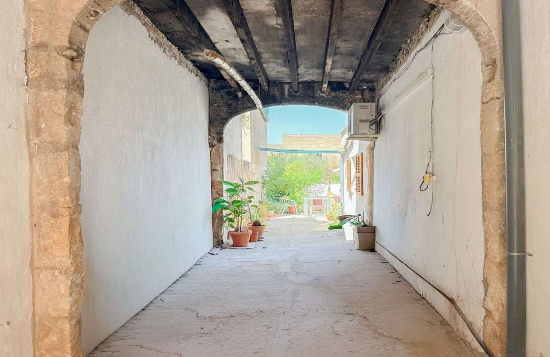Casa de pueblo con jardín y casa de invitados en Sa Pobla en venta